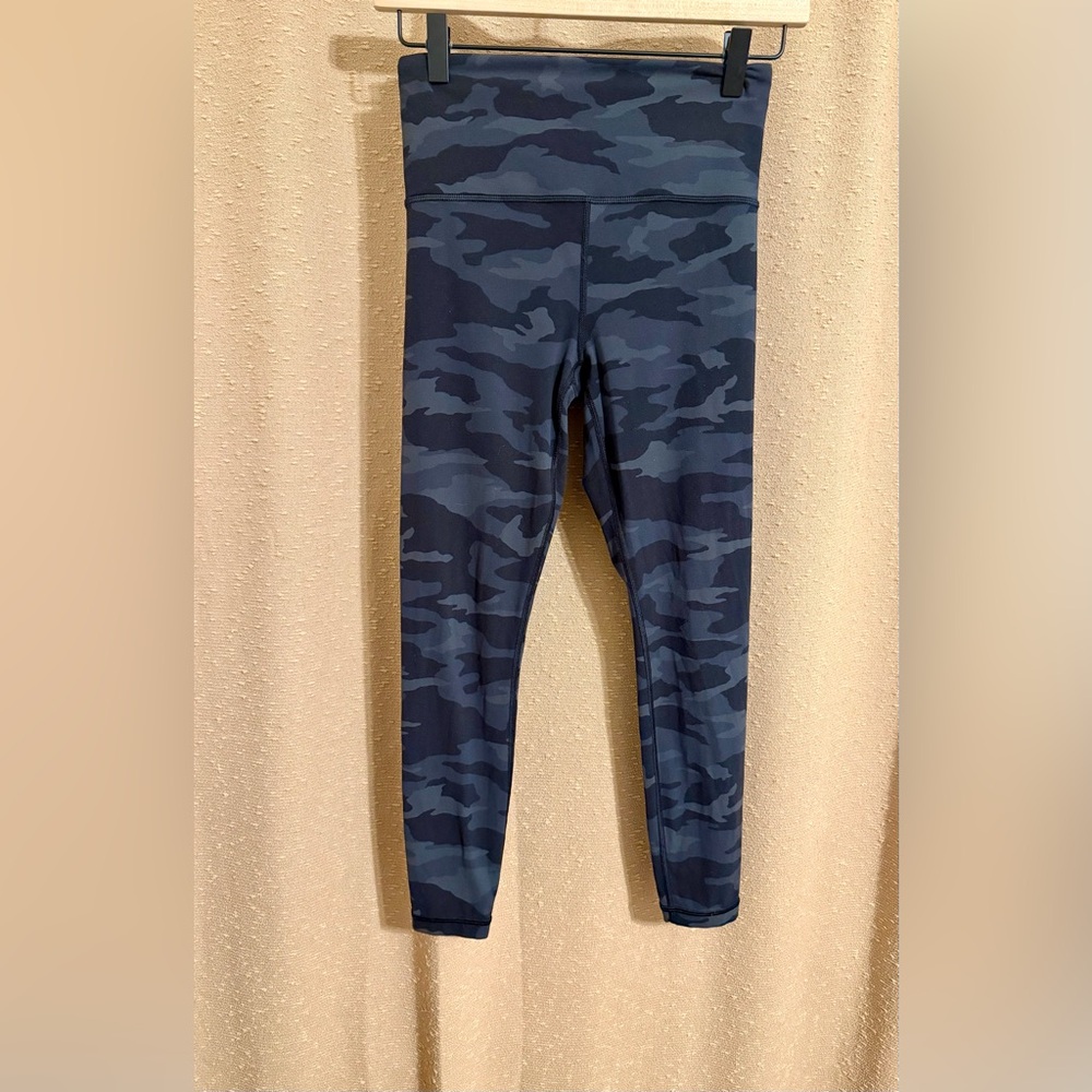 Athleta Elation Camo 7/8 Tight size XS